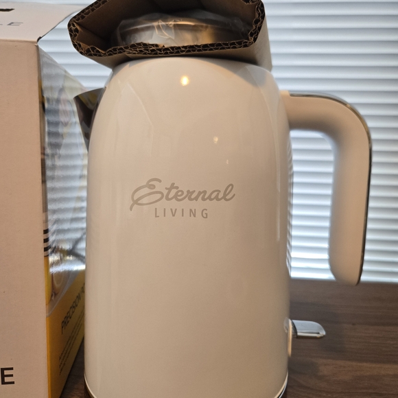 White Electric Kettle for Tea & Coffee - Picture 2 of 5